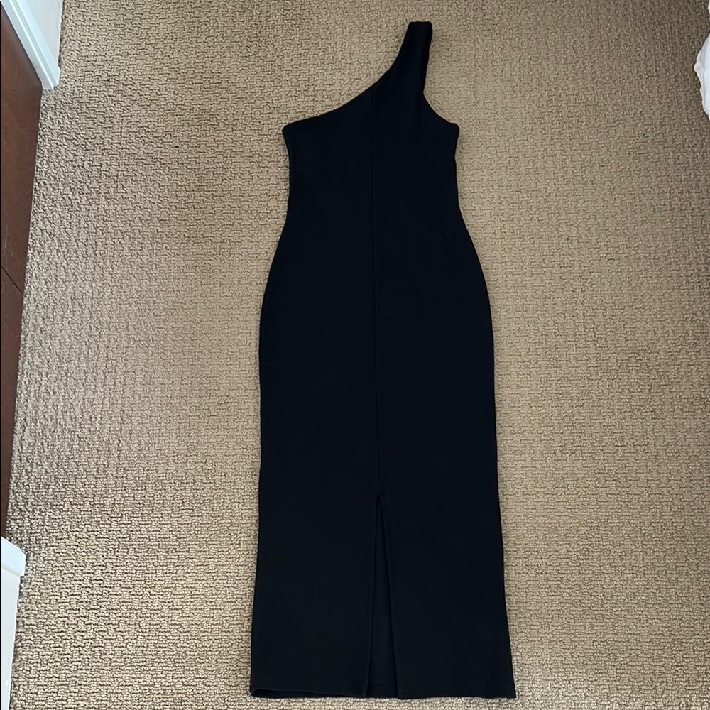 Elegant Black One-Shoulder Dress